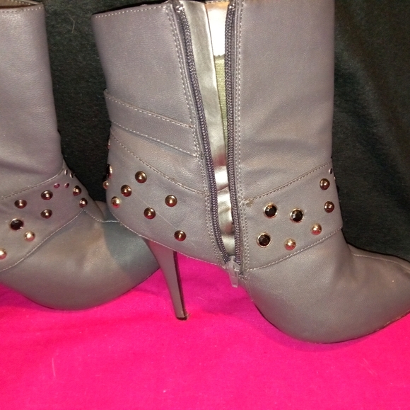 Dark grey embellished heeled boots - Picture 2 of 5